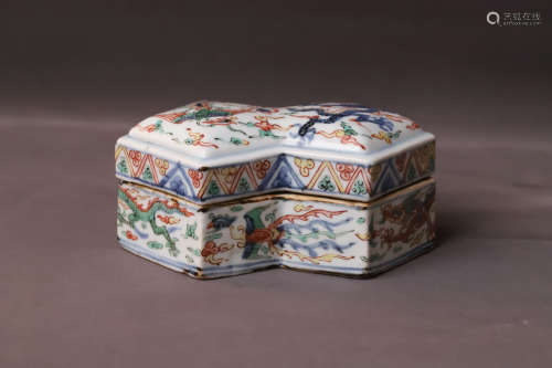 A Wucai Dragon and Phoenix Pattern Porcelain Box