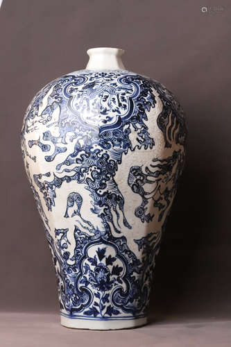 A Blue and White Dragon Pattern Porcelain Vase