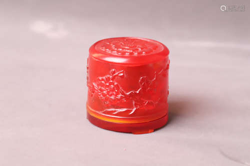 A Red Glassware Tumb Ring