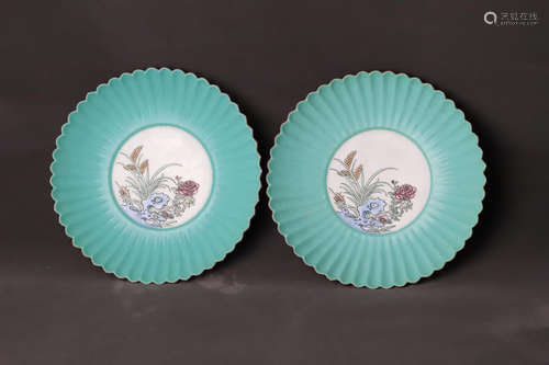 A Pair of Famille Rose Flower Pattern Porcelain Plate