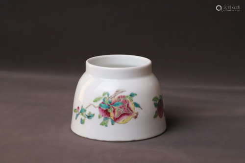 A Famille Rose Fruit Pattern Porcelain Washer