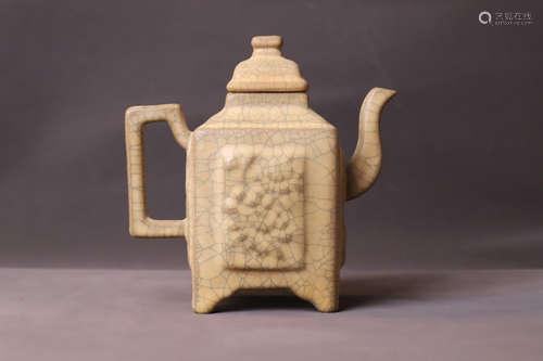 A Ge Type Porcelain Tea Pot