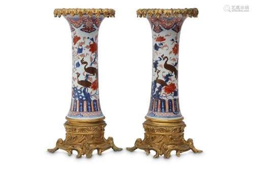 A PAIR OF ORMOLU-MOUNTED CHINESE IMARI VASES QING DYNASTY 18...