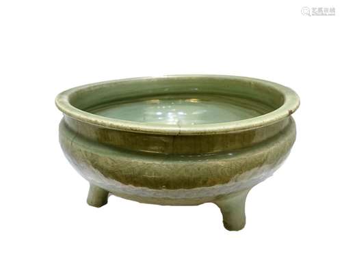 Chinese Ming Dynasty Crackle Celadon Incense Burner