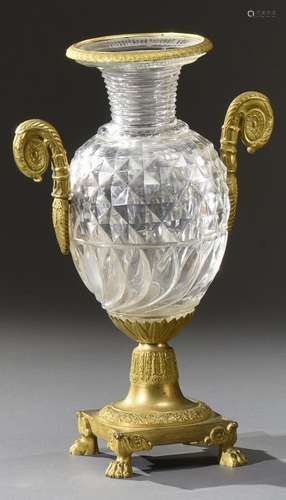 Vase balustre en cristal taillé de pointes de diamant et de ...