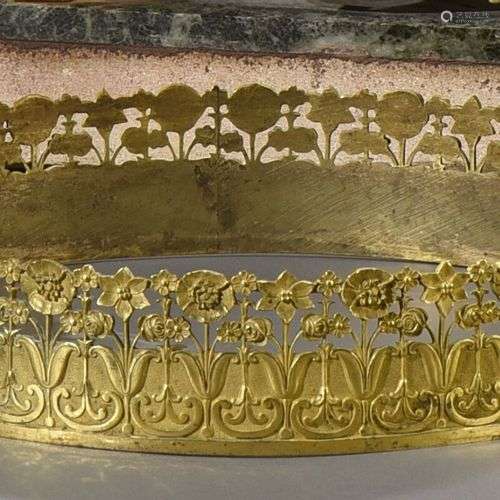 Couronne en bronze doré à galerie partiellement ajourée de f...