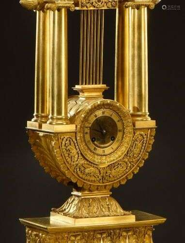 Très importante pendule lyre en bronze entièrement doré, le ...
