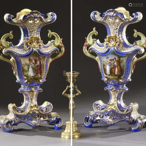 PARIS, dans le goût de Jacob PETIT Paire de vases de forme r...