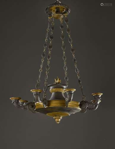Grande suspension en forme de lampe antique enflammée en tôl...