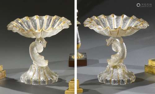 Paire de présentoirs en verre givré et or, base dauphin XIXe...