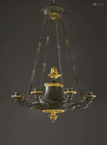 Grande suspension à huit lumières en forme de lampe antique,...