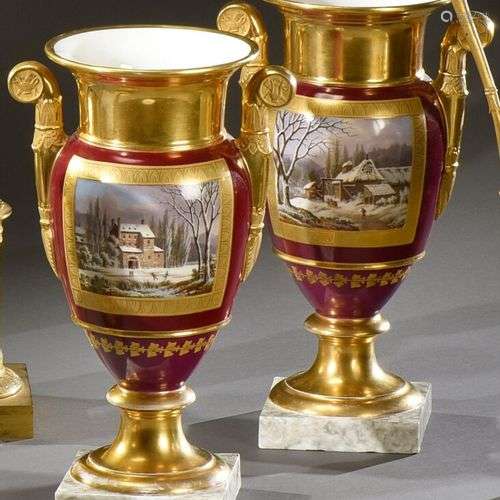 PARIS Paire de vases balustre en porcelaine à décor sur une ...