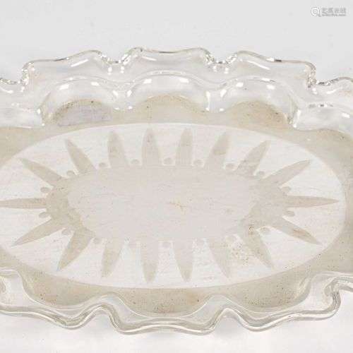 Plateau polylobé en verre XIXe siècle L. 33 cm BL