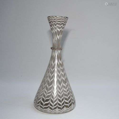 VASE en verre soufflé émaillé XVIIIème H.: 29 cm