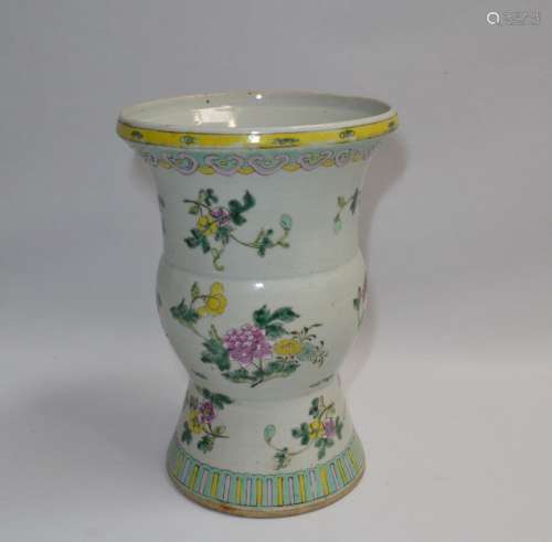 CHINE Vase en porcelaine à décor polychrome de branchages fl...