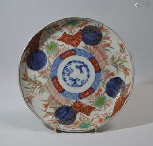 JAPON Assiette ronde de forme calotte en porcelaine à décor ...