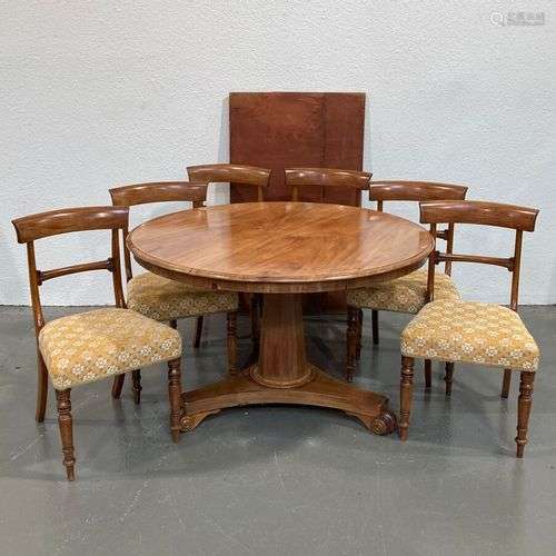 TABLE de SALLE A MANGER et suite de six CHAISES en acajou et...