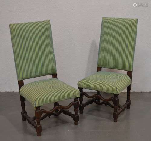 Paire de CHAISES en bois naturel, le piètement à os de mouto...