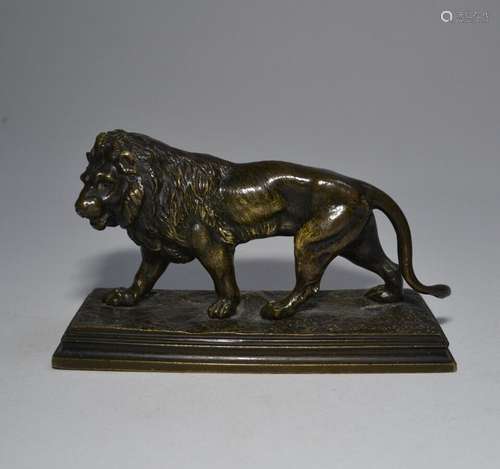 d'après Jules MOIGNIEZ (1835-1894) Lion marchant Bronze sign...