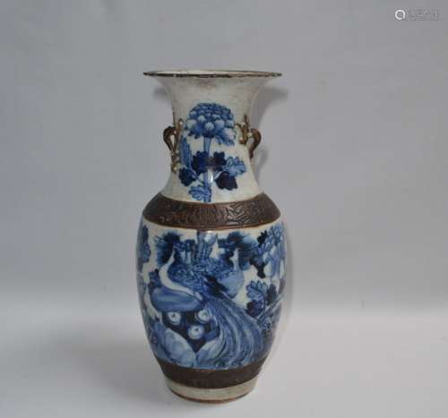 CHINE Canton Vase balustre en porcelaine à décor en camaïeu ...
