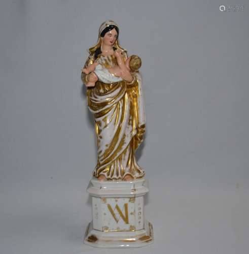 VIERGE A L'ENFANT en porcelaine à décor polychrome et or H.:...