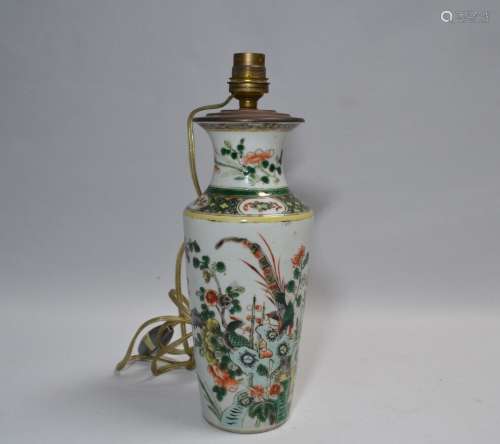 CHINE Vase en porcelaine à décor polychrome, monté en lampe ...