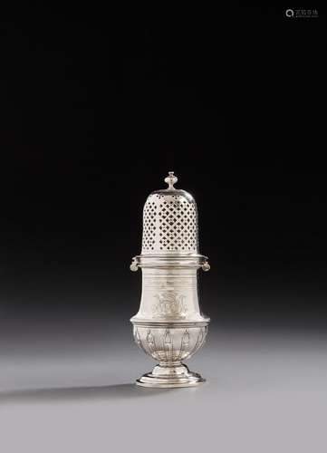 PARIS 1724 - 1725Saupoudroir en argent monté à baïonnette de...