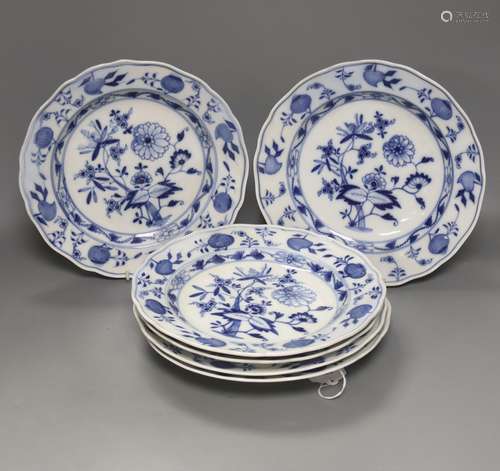 Five Meissen onion pattern dishes, diameter 24.5cm