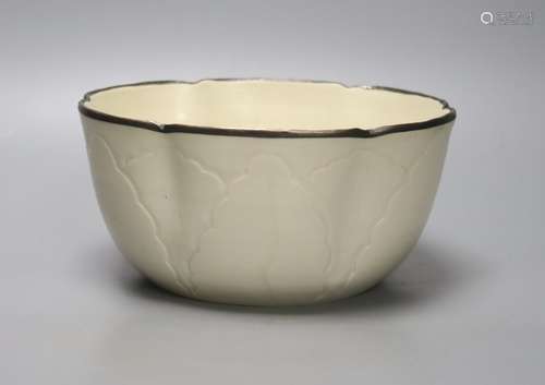 A Chinese Ding type hexafoil shaped bowl, diameter 19cm