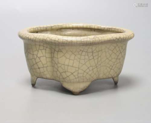 A Chinese crackle glaze jardiniere, length 14cm