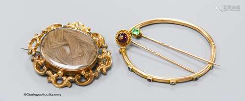 A Victorian yellow metal oval mourning brooch, with glazed p...