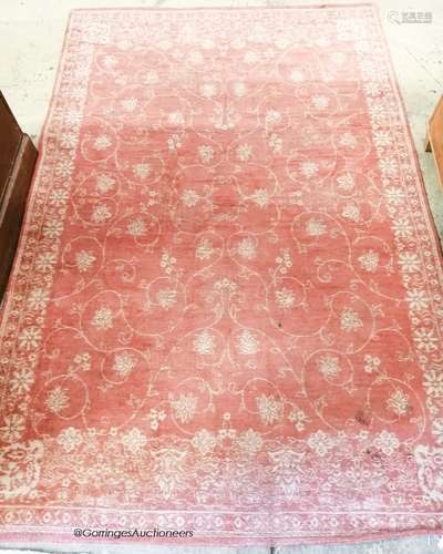 A modern red ground rug, 174 x 116cm