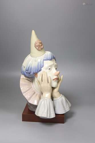 A Lladro clown, height 32cm