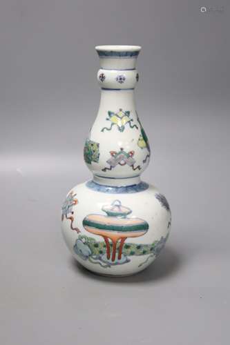 A Chinese famille verte 'Hundred Antiques' pattern doucai do...