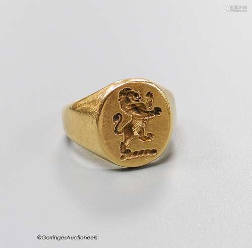 A modern 14ct gold intaglio signet ring, carved with a rampa...