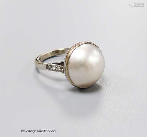 An 18ct white metal and mabe pearl set dress ring with diamo...