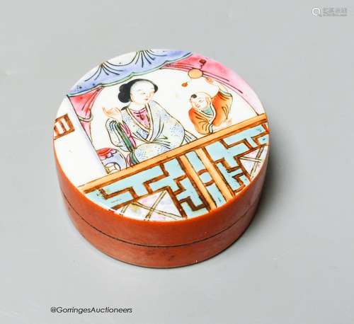 A Chinese famille rose porcelain circular box and cover, dia...