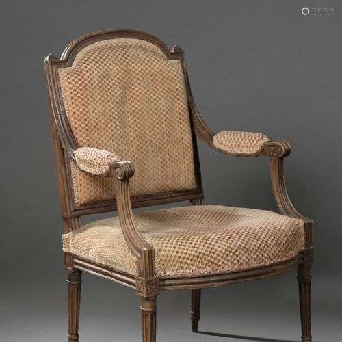 Fauteuil en bois mouluré et sculpté d'époque Louis XVI A dos...