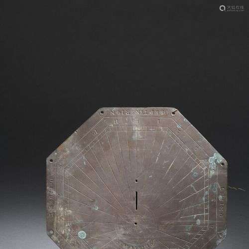 Plaque en cuivre de cadran solaire datée 1827 De forme octog...