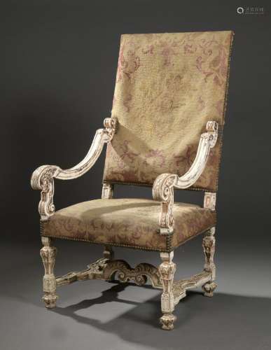 Haut fauteuil en bois mouluré et sculpté de style Louis XIV ...