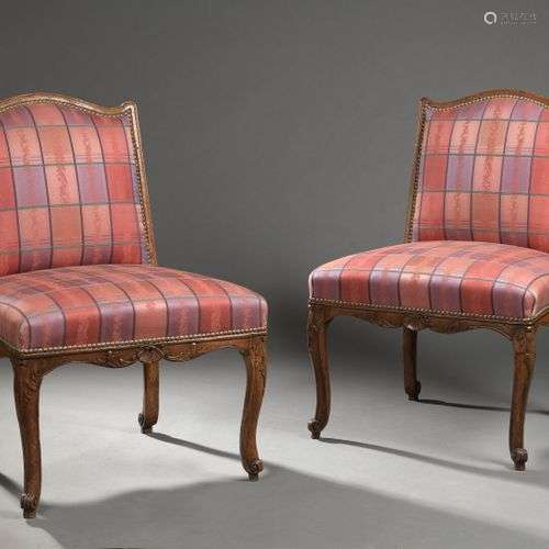 Paire de chaises en bois mouluré et sculpté d'époque Régence...