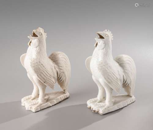 CHINE, XVIII-XIXe siècle Paire de statuettes en porcelaine B...