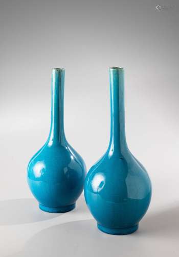 CHINE, XVIIIe siècle Vase bouteille à long col en céramique ...