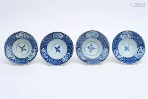 Serie van vier antieke Chinese bowls in porselein met blauww...