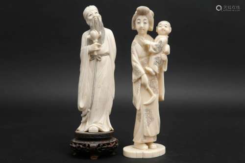 Lot de deux sculptures chinoises en ivoire : 