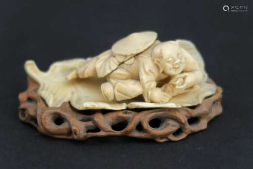 Petite sculpture chinoise ancienne en ivoire : 