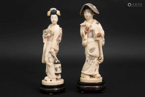 Paire de sculptures japonaises anciennes d'époque Meiji en i...