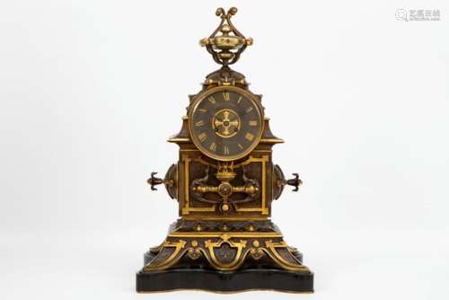 H. HOUDEBENE PARIS negentiende eeuwse klok met een kast met ...
