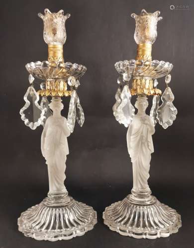 BACCARAT. Paire de chandelier en cristal composé d'un person...