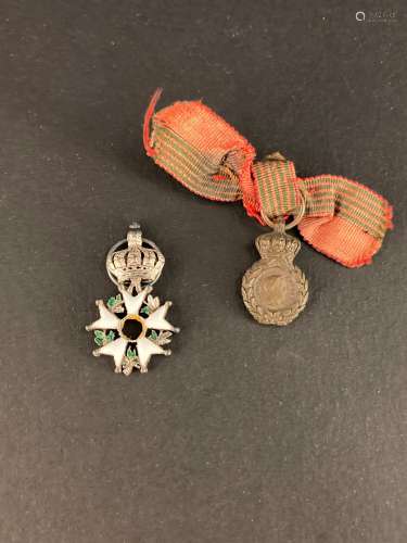 Réductions comprenant : -Légion d'honneur modèle 2nd Empire,...